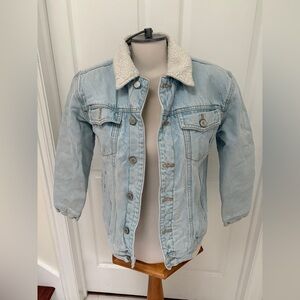 Old Navy Light Blue Jean Jacket with Cream Coloured Sherpa lining girls size XL